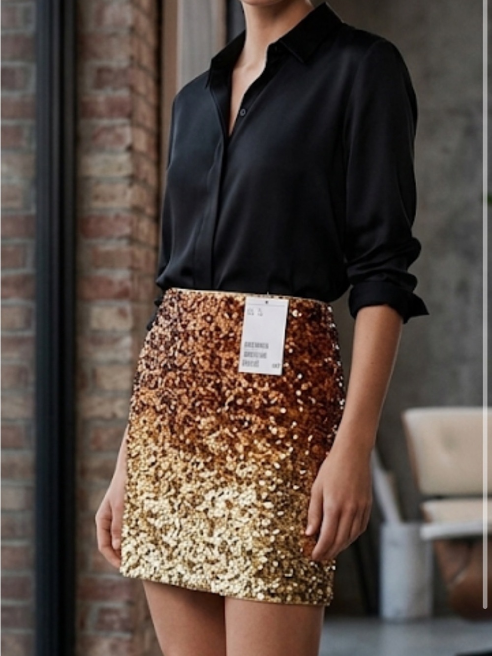 H&M gold sequin mini skirt features a fully sequined exterior size 6 NWT